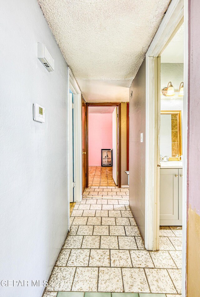 8520 Paddlefoot Ln, El Paso, TX 79907 - corridor with a textured ceiling