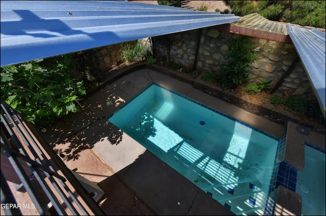 view of swimming pool