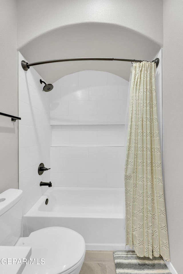 full bath with toilet and shower / tub combo with curtain