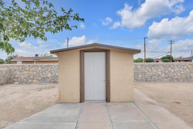 589 Gallagher St, El Paso, TX 79915 - view of shed featuring a fenced backyard