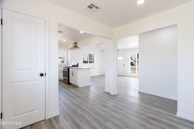 unfurnished living room with light wood-style floors, baseboards, and recessed lighting