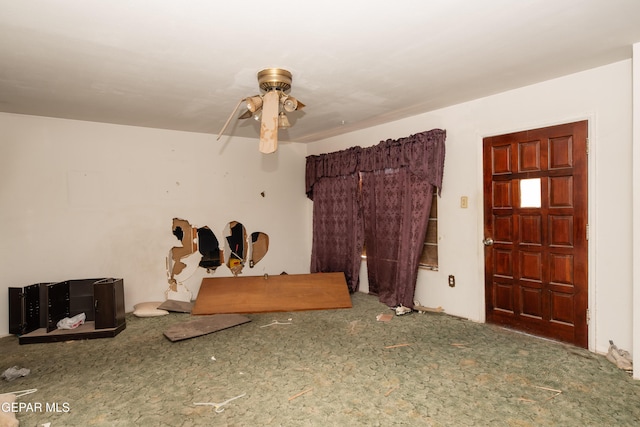 933 Duskin Dr, El Paso, TX 79907 - unfurnished living room featuring a ceiling fan and carpet