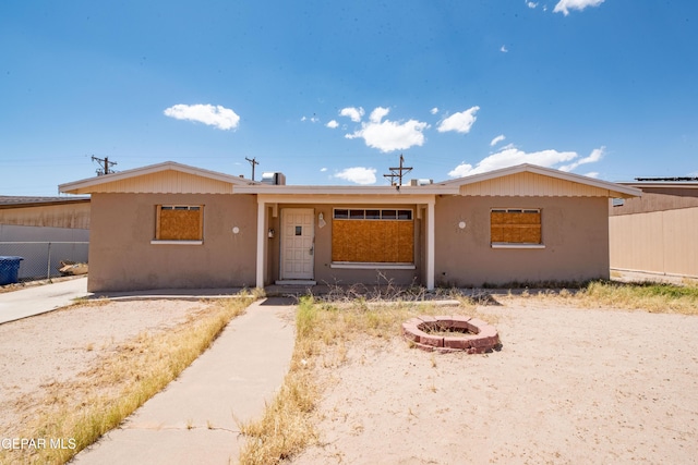 933 Duskin Dr, El Paso, TX 79907 - ranch-style home with a fire pit, stucco siding, and fence