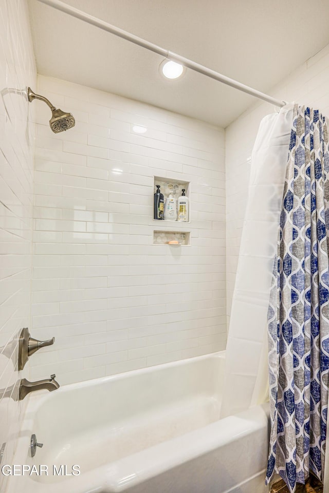 8024 Tonto Pl, El Paso, TX 79904 - bathroom with shower / tub combo