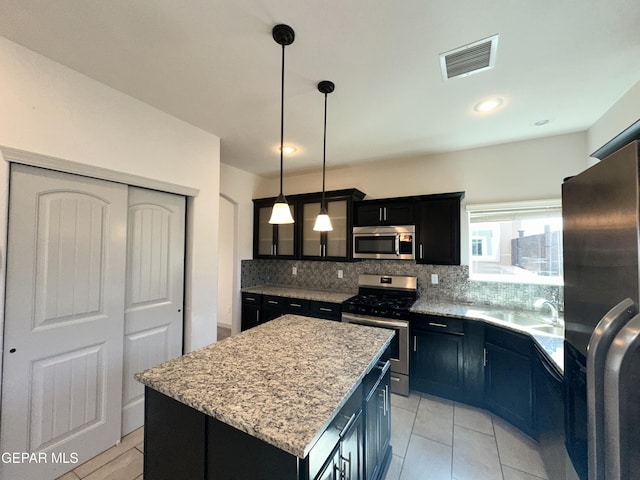 13192 Lost Willow, El Paso, TX 79938 - kitchen featuring stainless steel appliances, a sink, tasteful backsplash, a center island, and hanging light fixtures