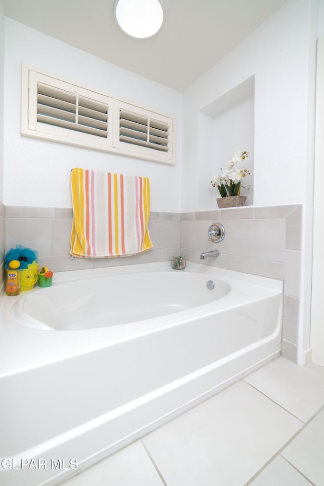 13673 Samlesbury Ave, Horizon City, TX 79928 - full bathroom featuring a garden tub and tile patterned floors