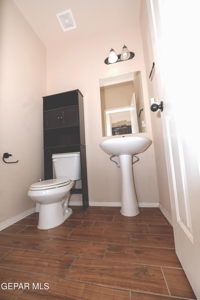804 Spofforth Rd, El Paso, TX 79928 - half bathroom featuring wood finished floors, toilet, and baseboards