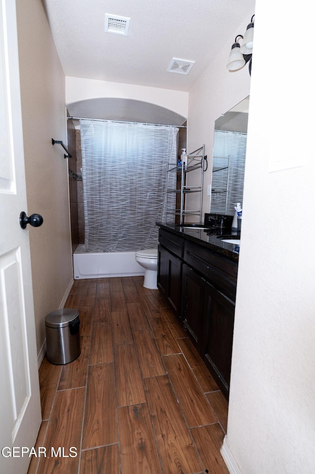 804 Spofforth Rd, El Paso, TX 79928 - bathroom featuring wood finished floors, toilet, vanity, and shower / tub combo