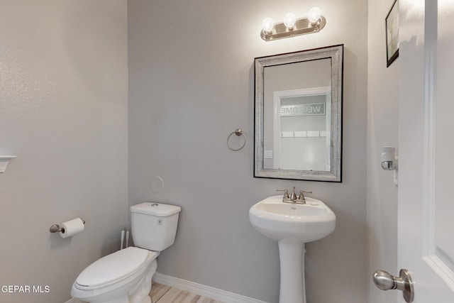 14813 Pebble Hills Blvd, El Paso, TX 79938 - bathroom featuring toilet, baseboards, and a sink