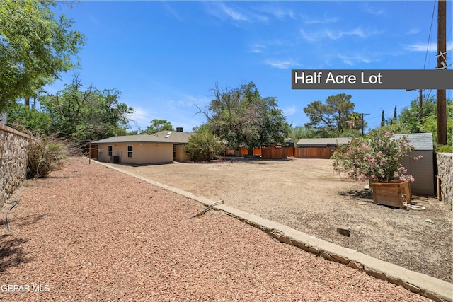 5051 Montoya Dr, El Paso, TX 79922 - view of yard featuring fence