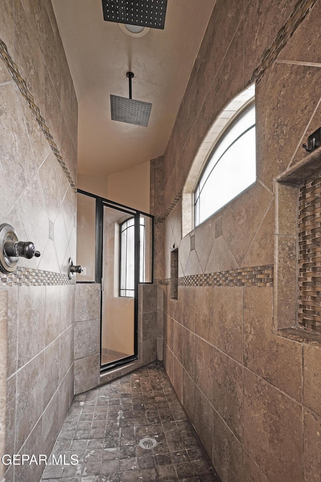 3089 Snowy Point Dr, El Paso, TX 79938 - full bath featuring tiled shower and healthy amount of natural light
