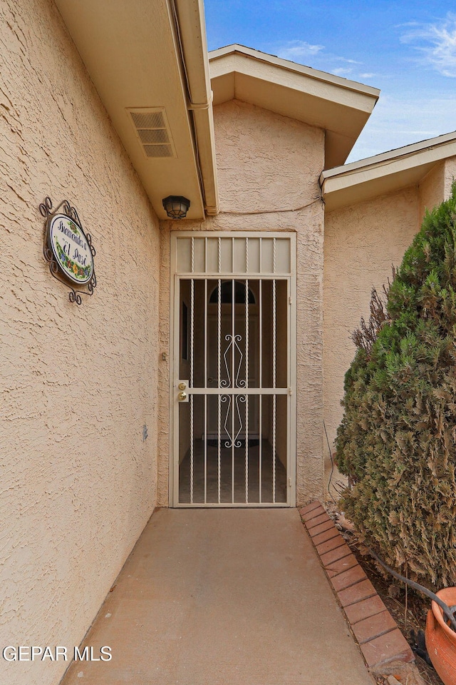6140 Los Robles Dr, El Paso, TX 79912 - property entrance featuring stucco siding