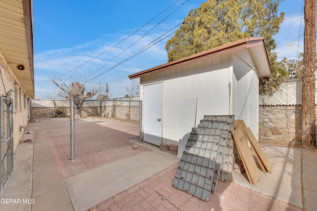 10125 Castletown Dr, El Paso, TX 79925 - view of patio featuring a storage shed, a fenced backyard, and an outdoor structure