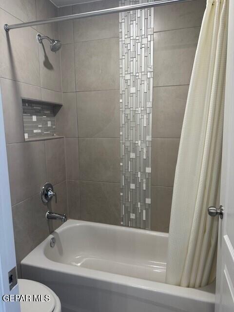 6112 Hidden Row Ave, El Paso, TX 79924 - full bathroom featuring shower / tub combo and toilet
