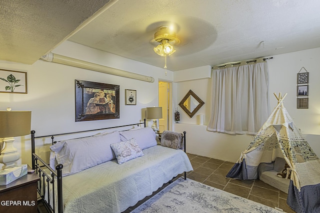 3244 Richmond Ave, El Paso, TX 79930 - living room featuring a textured ceiling, ceiling fan, and tile patterned floors