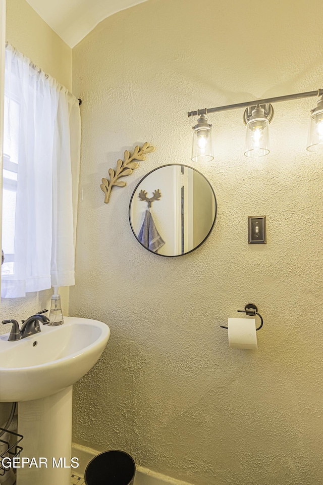 3244 Richmond Ave, El Paso, TX 79930 - view of bathroom