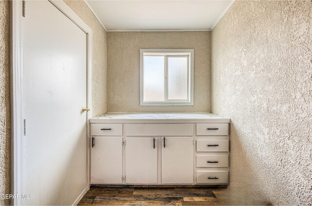 5032 Catskill Ave, El Paso, TX 79904 - bathroom with wood finished floors and crown molding