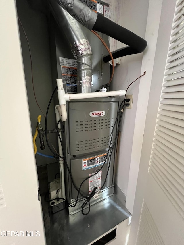 6044 Cabrillo Dr, El Paso, TX 79912 - utilities featuring heating unit