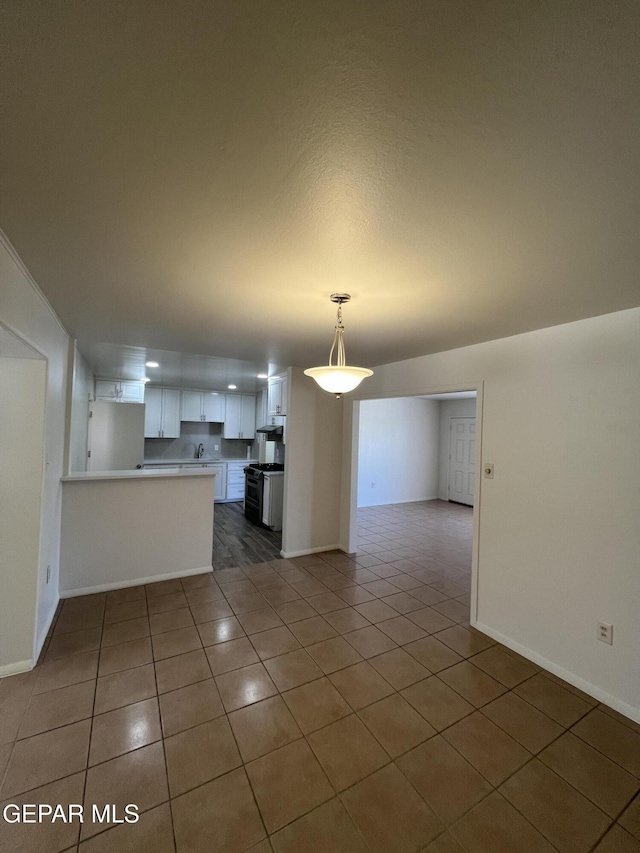 6044 Cabrillo Dr, El Paso, TX 79912 - unfurnished living room featuring tile patterned flooring and baseboards