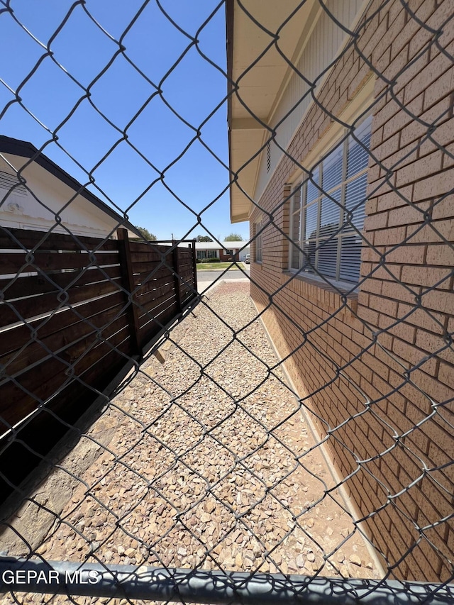 6044 Cabrillo Dr, El Paso, TX 79912 - exterior view of fence