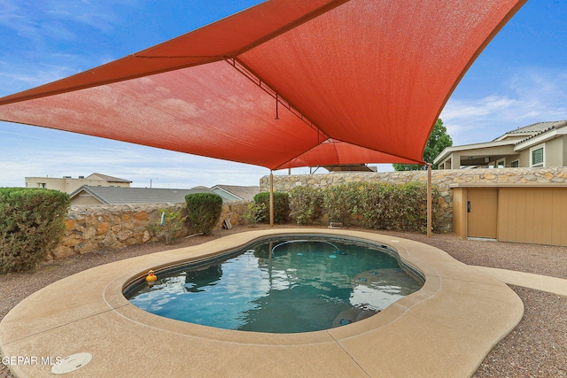 737 Colonial Blf, El Paso, TX 79928 - view of swimming pool with a fenced backyard