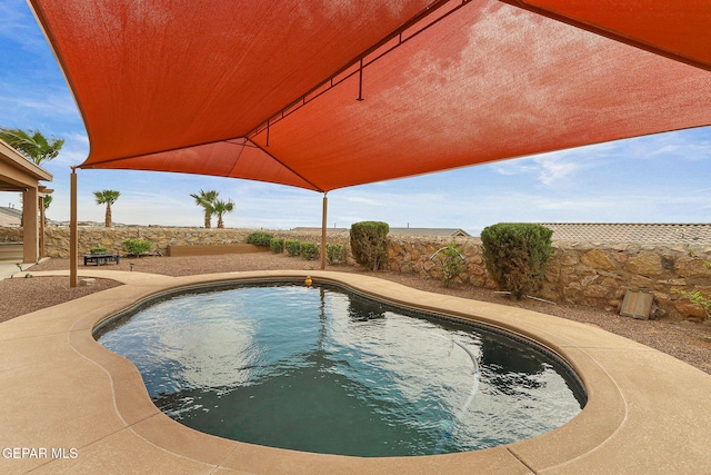737 Colonial Blf, El Paso, TX 79928 - view of swimming pool featuring a fenced backyard