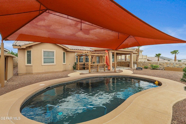 737 Colonial Blf, El Paso, TX 79928 - outdoor pool featuring a patio and a fenced backyard