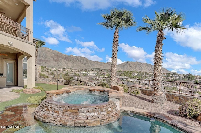 6664 Tuscany Ridge Dr, El Paso, TX 79912 - view of pool featuring a mountain view and an in-ground hot tub