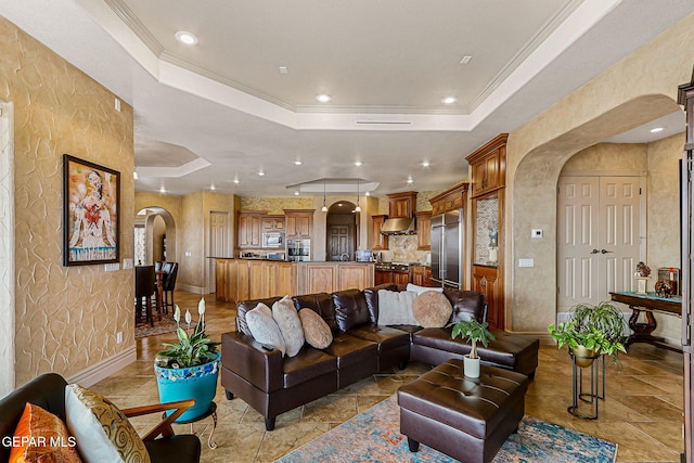6664 Tuscany Ridge Dr, El Paso, TX 79912 - living room featuring arched walkways, a raised ceiling, recessed lighting, crown molding, and baseboards