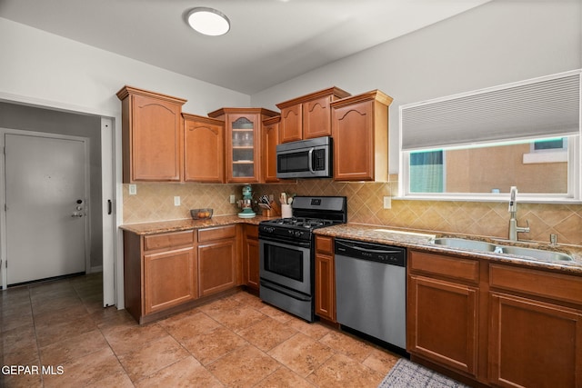 14328 N Cave Dr, El Paso, TX 79938 - kitchen featuring appliances with stainless steel finishes, a sink, backsplash, and glass insert cabinets