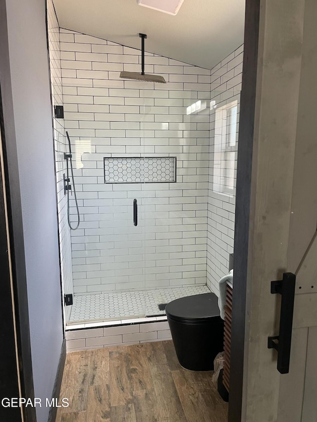 472 Valle Suave Dr, Socorro, TX 79927 - bathroom featuring wood finished floors, toilet, a shower stall, and vaulted ceiling