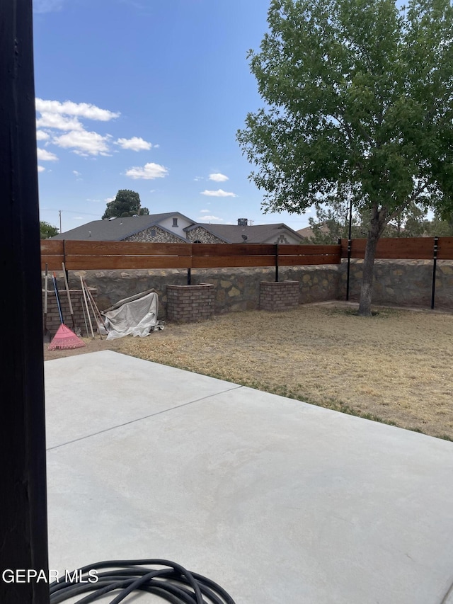 472 Valle Suave Dr, Socorro, TX 79927 - view of yard featuring a patio and fence