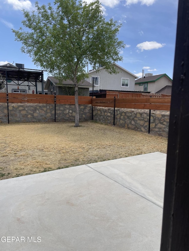 472 Valle Suave Dr, Socorro, TX 79927 - view of yard with a patio area and fence
