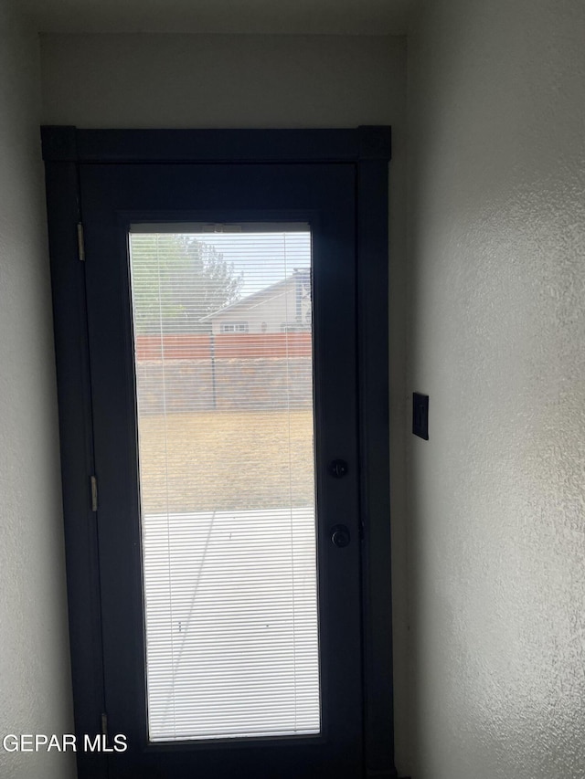 472 Valle Suave Dr, Socorro, TX 79927 - entryway with a textured wall