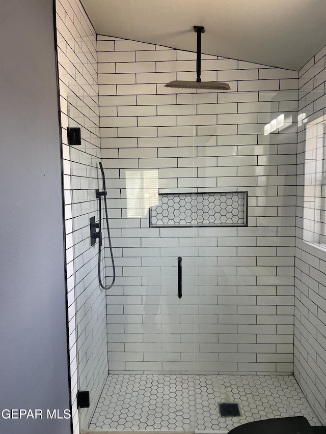 472 Valle Suave Dr, Socorro, TX 79927 - full bathroom featuring a stall shower