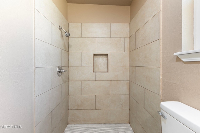 2912 Jarvis Dr, El Paso, TX 79935 - bathroom featuring a tile shower and toilet