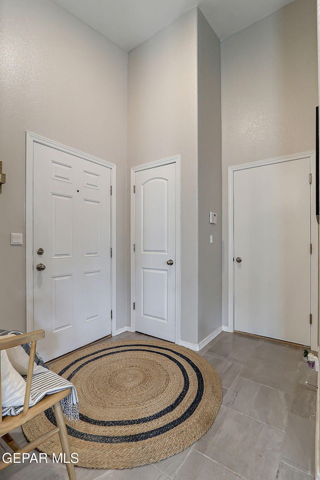 436 Sun Temple Rd, Socorro, TX 79927 - entrance foyer with a towering ceiling