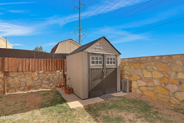 2005 Roy Vinson, El Paso, TX 79938 - view of shed featuring a fenced backyard
