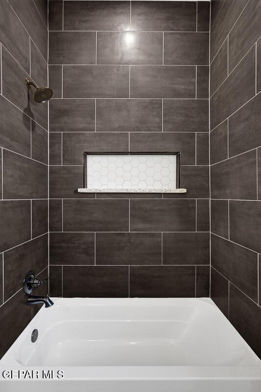 3825 Aspire Pl, El Paso, TX 79938 - bathroom featuring shower / washtub combination