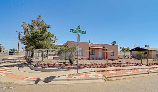 7701 Hermosillo Dr, El Paso, TX 79915 - view of front of property featuring stucco siding