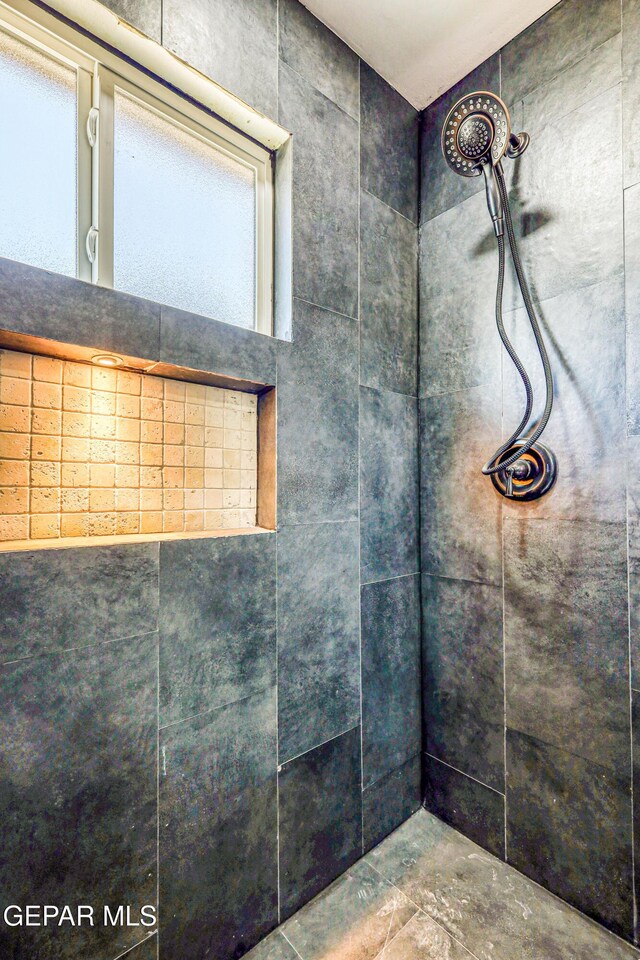 1957 Ratner Cir, El Paso, TX 79936 - bathroom with a tile shower