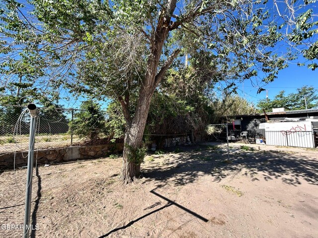 3416 Rivera Ave, El Paso, TX 79905 - view of yard featuring fence