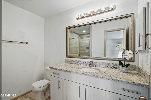 525 Cedarwood Dr, El Paso, TX 79928 - full bath featuring a shower stall, toilet, vanity, wood finished floors, and baseboards