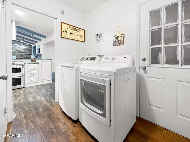 1523 Vista Real Dr, El Paso, TX 79935 - laundry area featuring independent washer and dryer and dark wood-style flooring