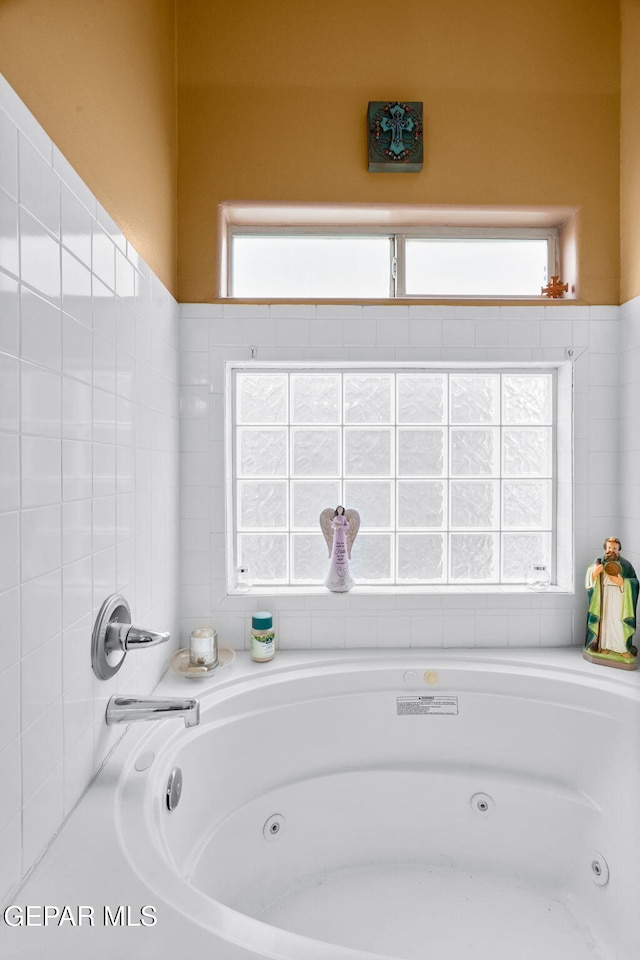 421 Wild Willow Dr, El Paso, TX 79922 - bathroom featuring a tub with jets