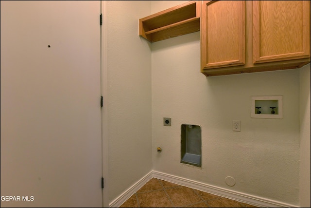 1493 Luz De Sol Dr, El Paso, TX 79912 - laundry area with hookup for a gas dryer, hookup for a washing machine, baseboards, electric dryer hookup, and dark tile patterned floors