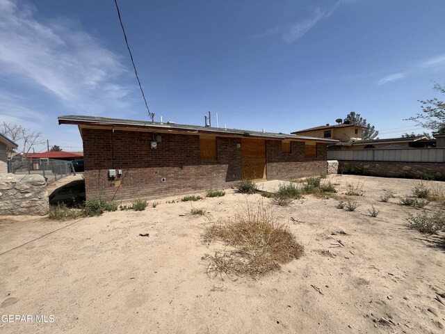 215 Maravilla Dr, El Paso, TX 79907 - back of house with brick siding