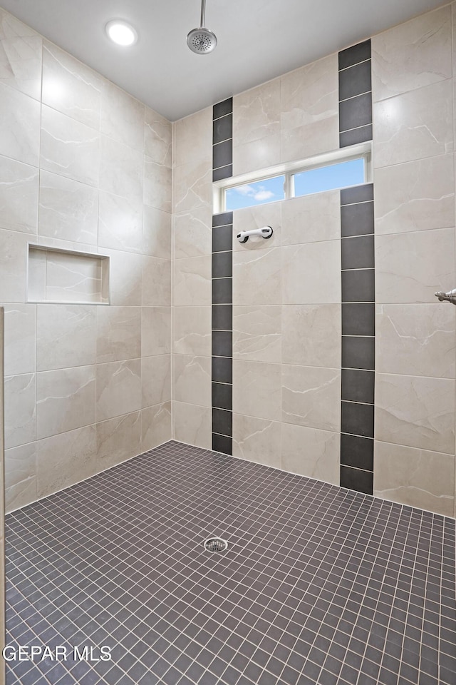 12405 Northumberg Dr, El Paso, TX 79928 - full bath featuring a tile shower
