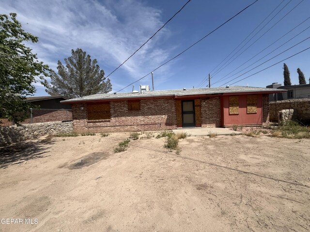 221 Maravilla Dr, El Paso, TX 79907 - back of house featuring brick siding and fence