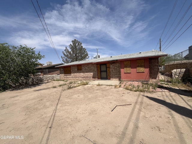 221 Maravilla Dr, El Paso, TX 79907 - view of front facade featuring brick siding and fence